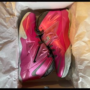 Lebron Zoom Soldier VII Kay Yow Breast Cancer Awareness. Size10.5